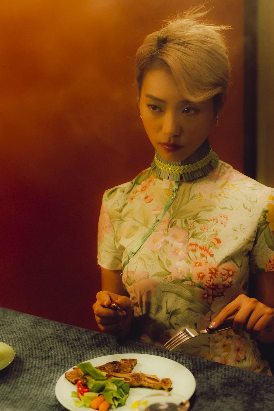 Jace這個造型很有韻味。