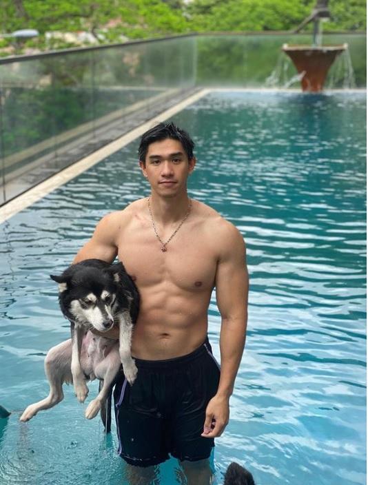 Lynus豪宅內當然唔少得泳池。