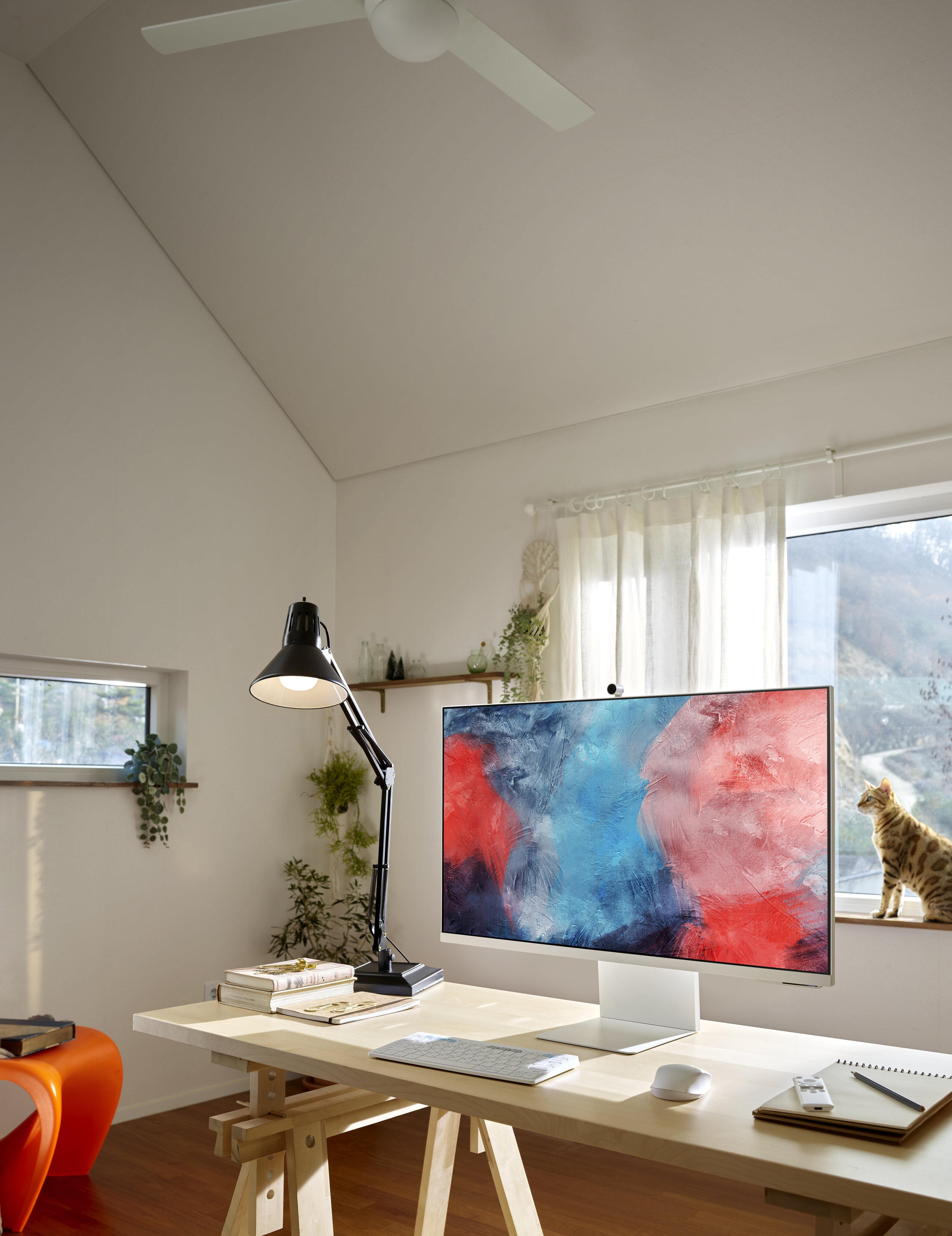 白色簡約色調設計,厚度僅11.4毫米。