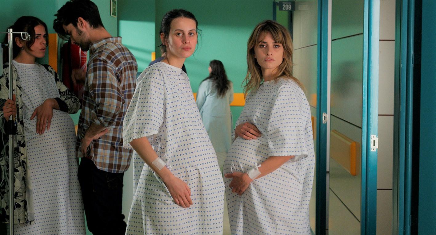 《誰和誰共母》圍繞兩位意外懷孕又分娩在即的單親母親。