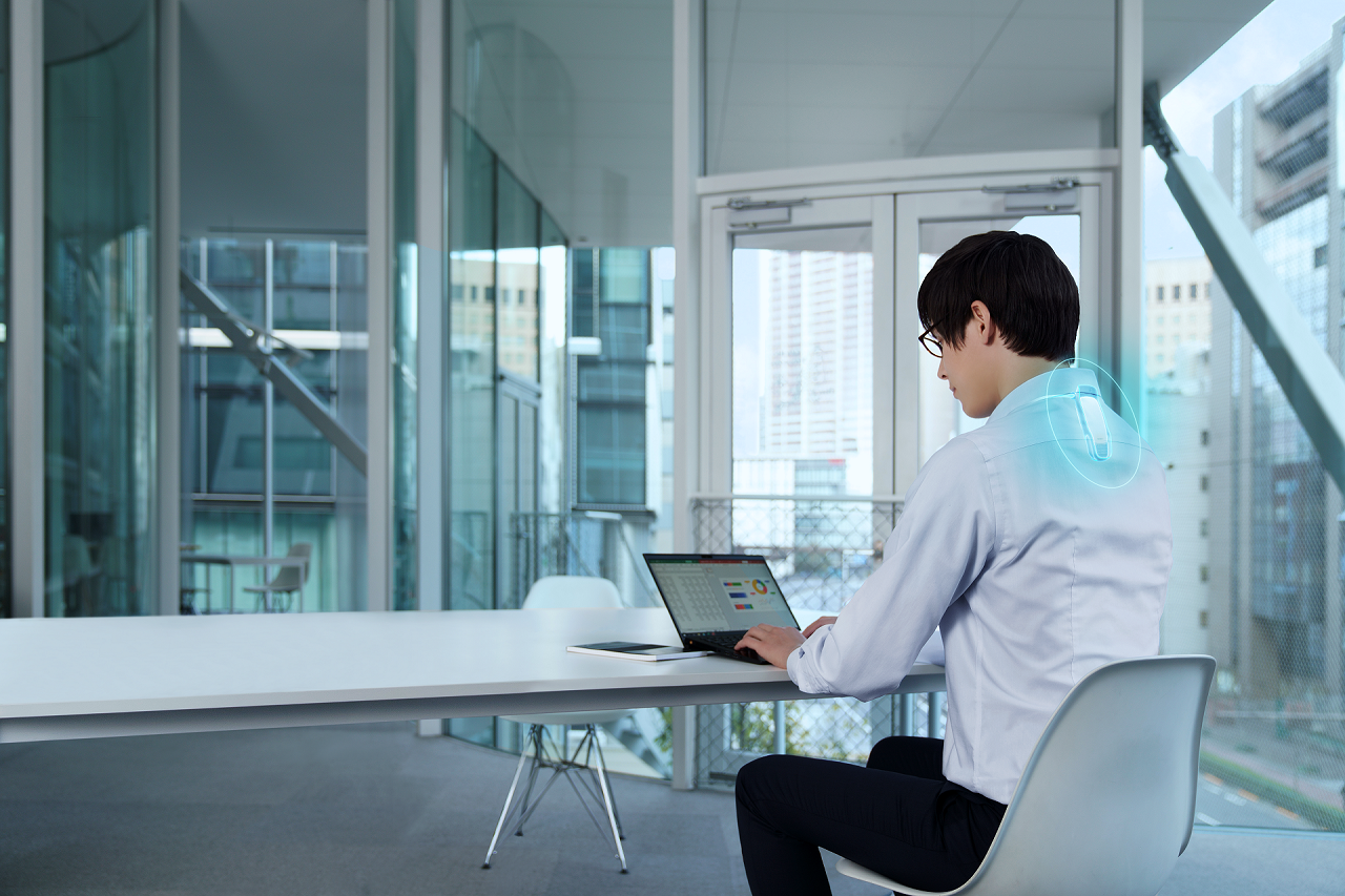 Reon Pocket 3輕巧機身配備新設計的溫度調節模組及散熱片,提供更長效的涼快體驗。