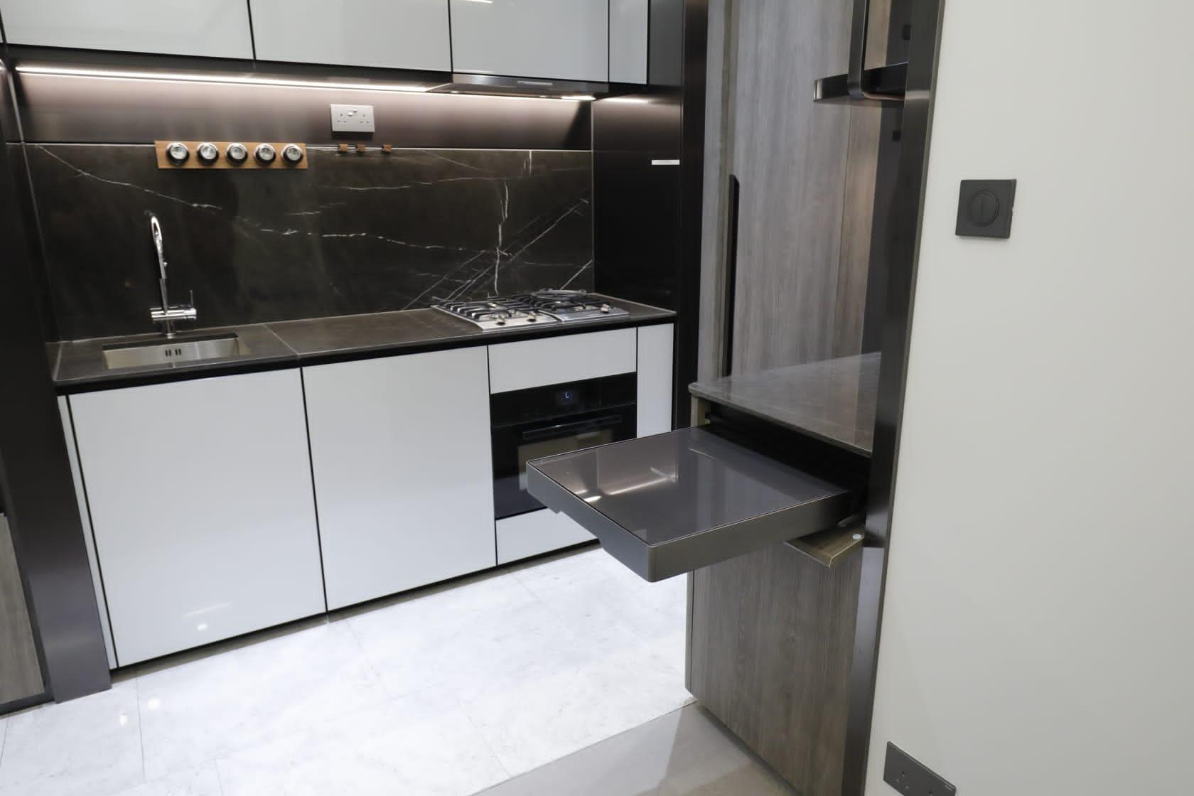 開放式設計廚房。(林俊源攝)