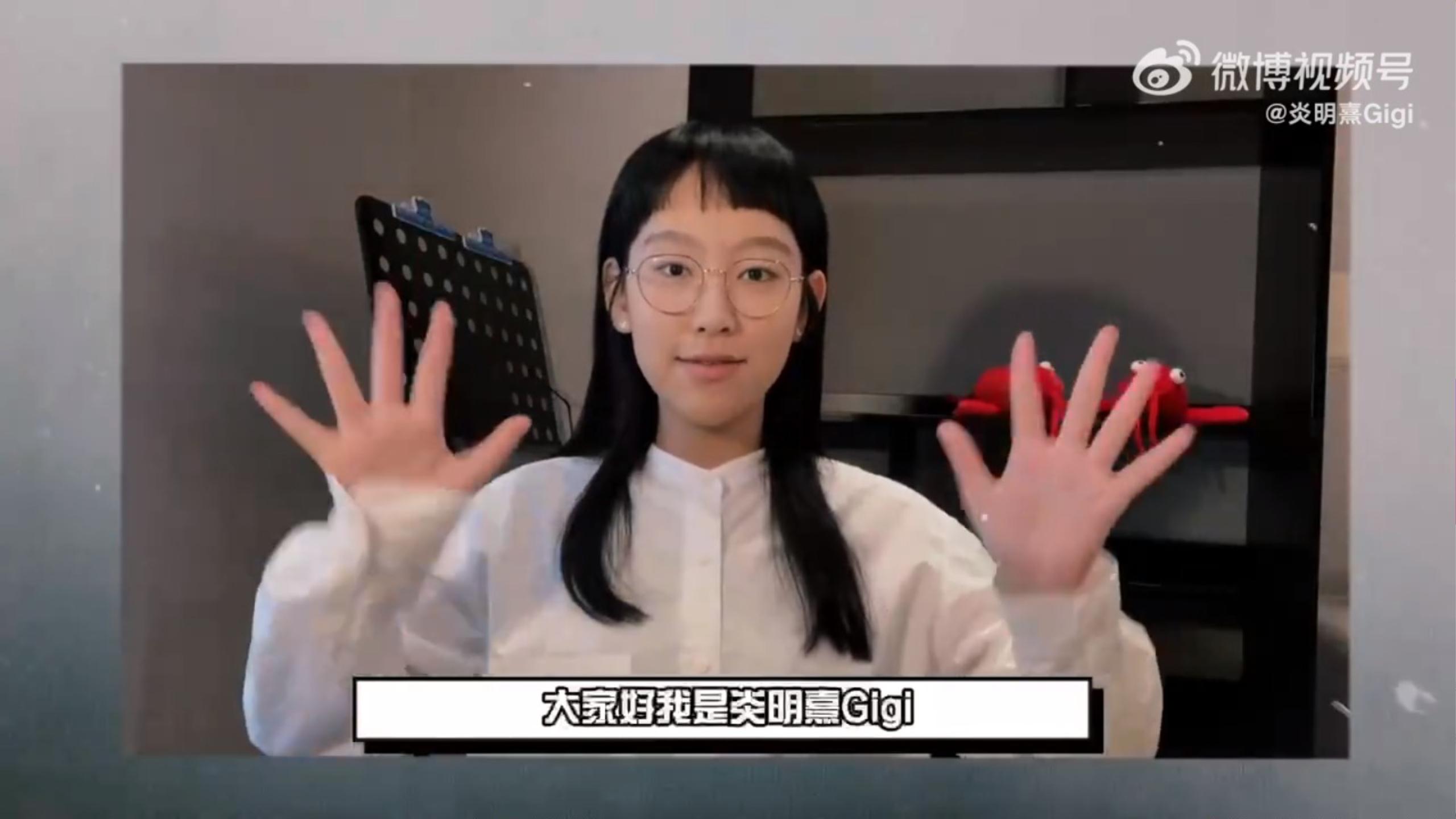 炎明熹在網上拍片介紹自己。