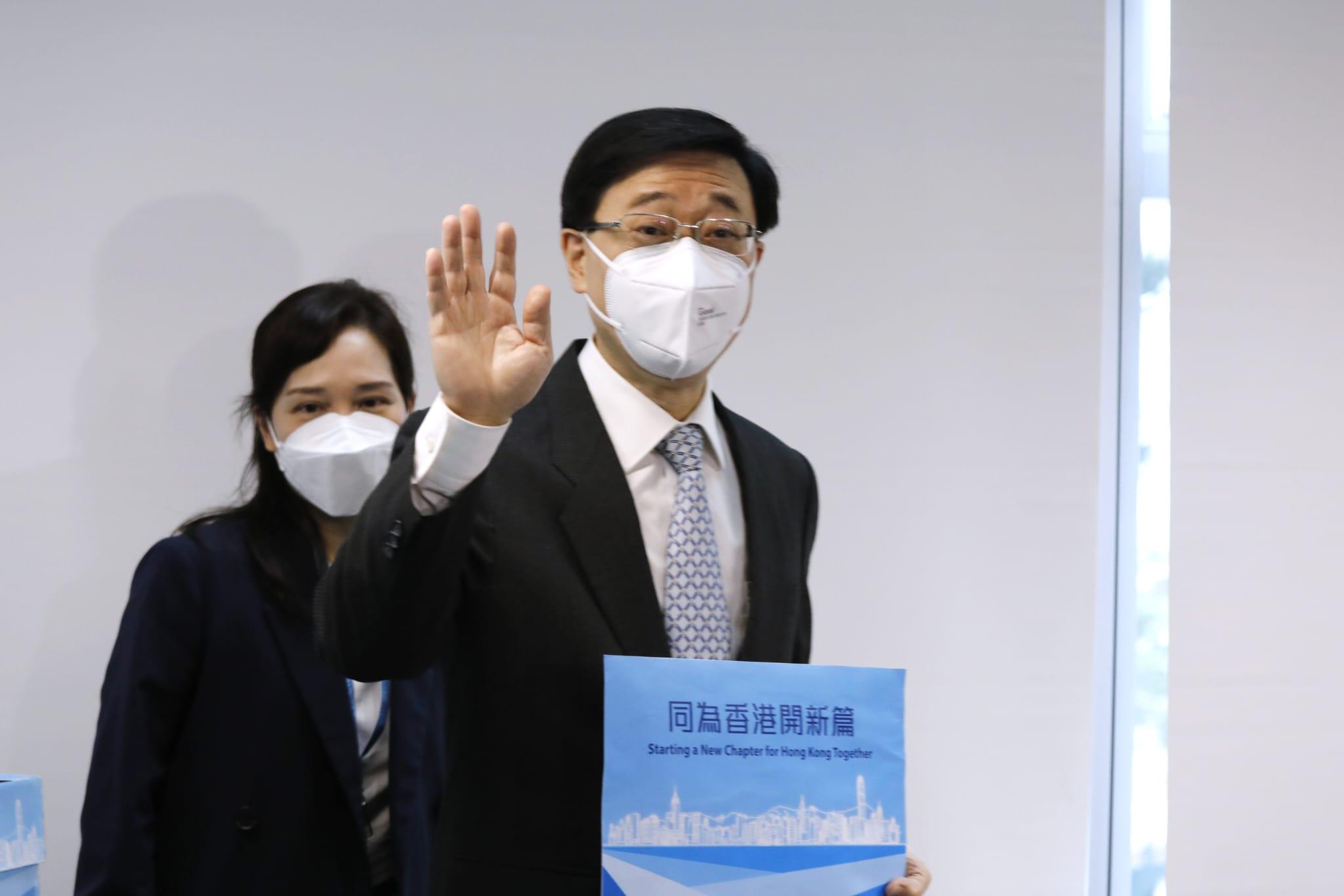 特首選舉|李家超抵達展城館 遞交提名表格參選