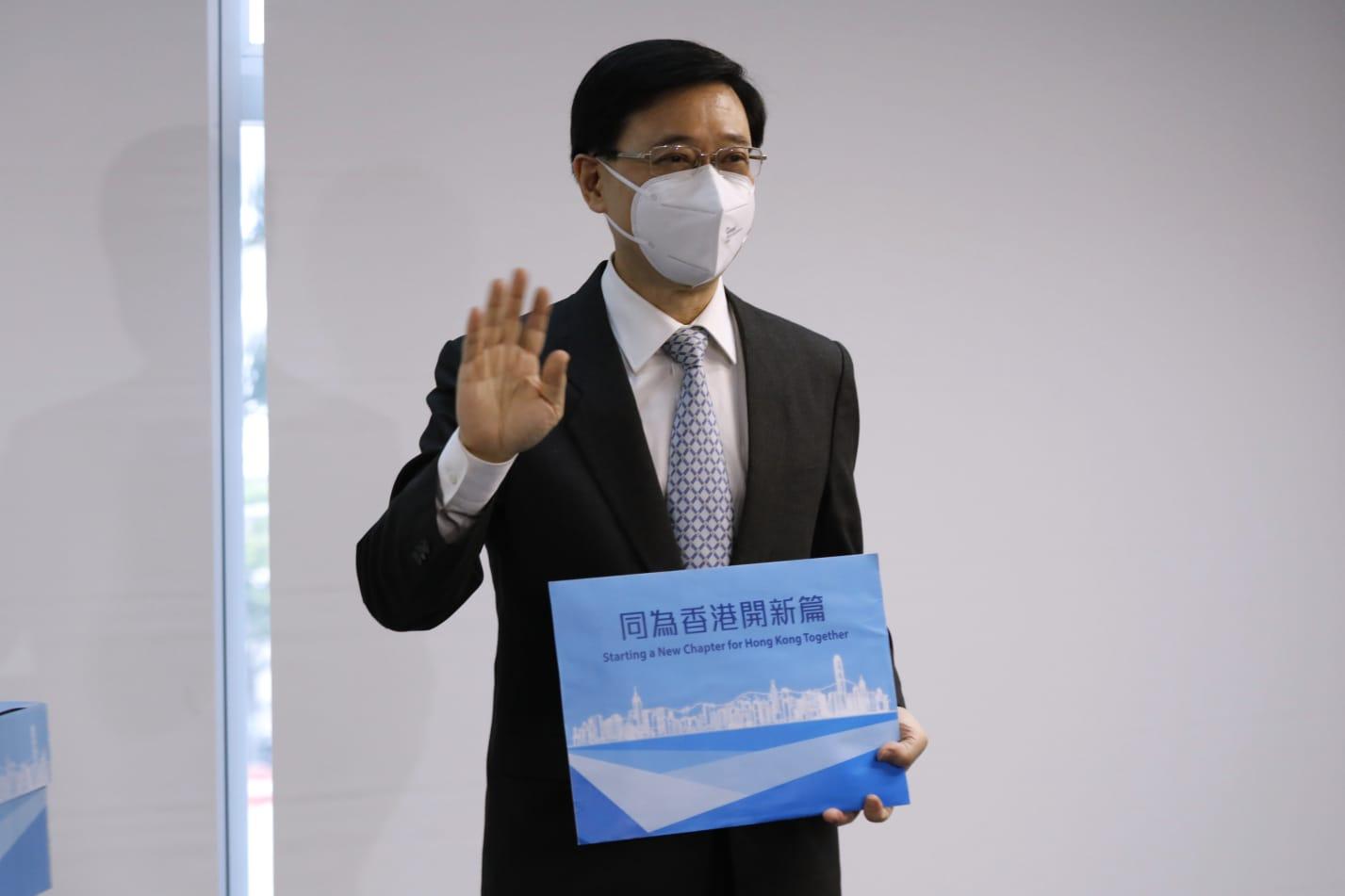 特首選舉|李家超抵達展城館 遞交提名表格參選