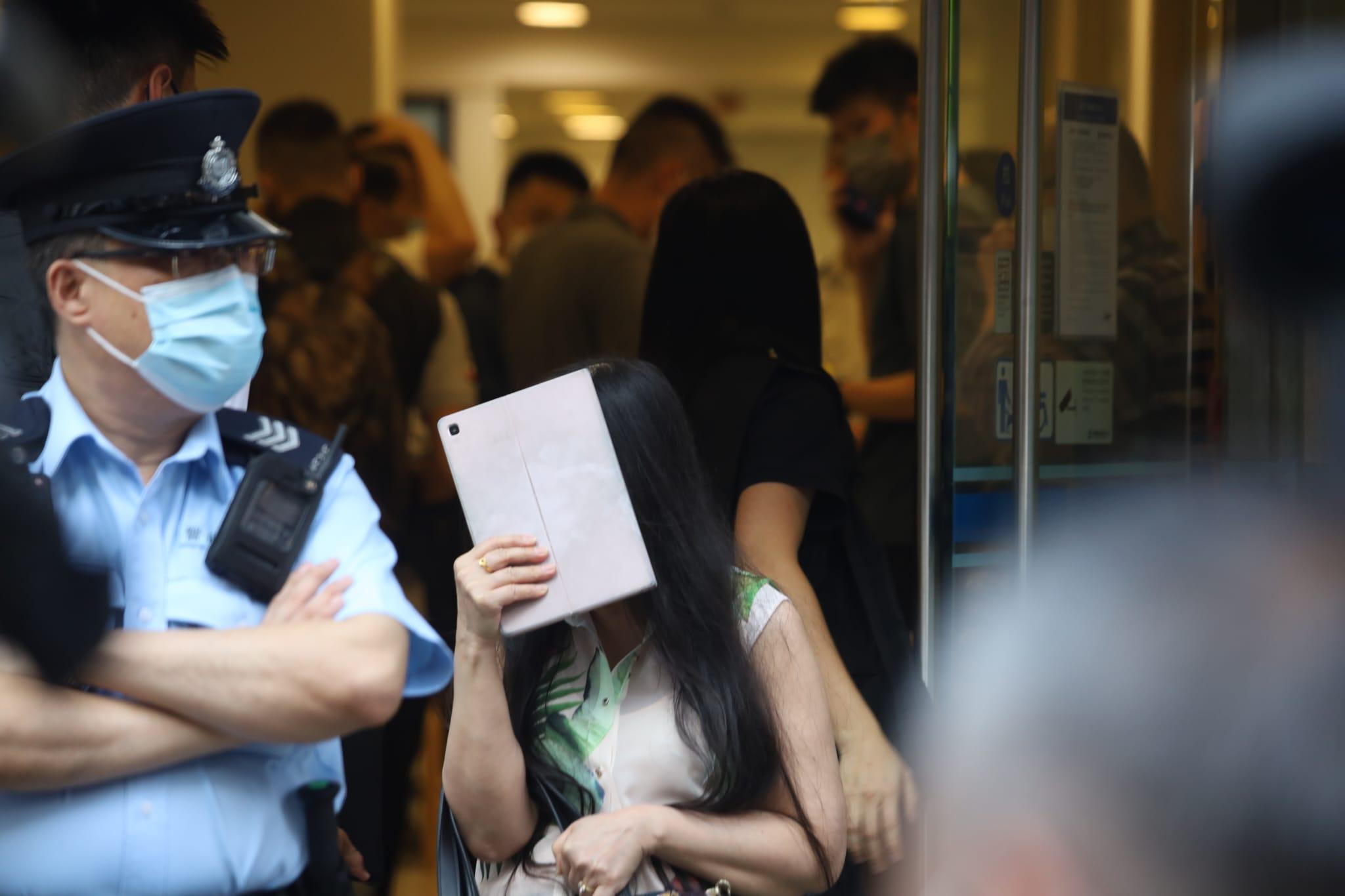 持槍漢劫旺角銀行掠走萬元 警接報圍捕劫匪 (更新)