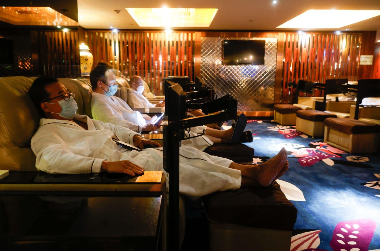 疫情|按摩業自發員工「先檢測後開工」 有按摩院花百萬維修清潔準備復業