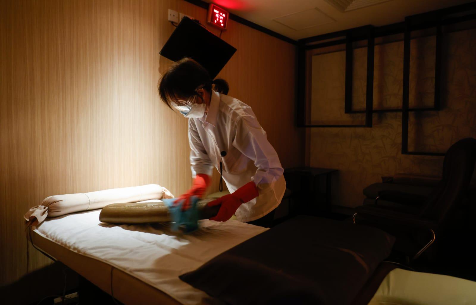 疫情|按摩業自發員工「先檢測後開工」 有按摩院花百萬維修清潔準備復業