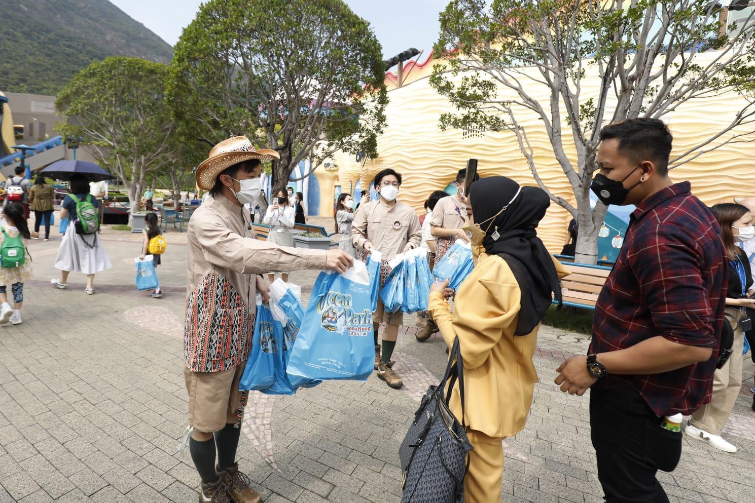 社交措施|海洋公園迪士尼樂園重開現人潮