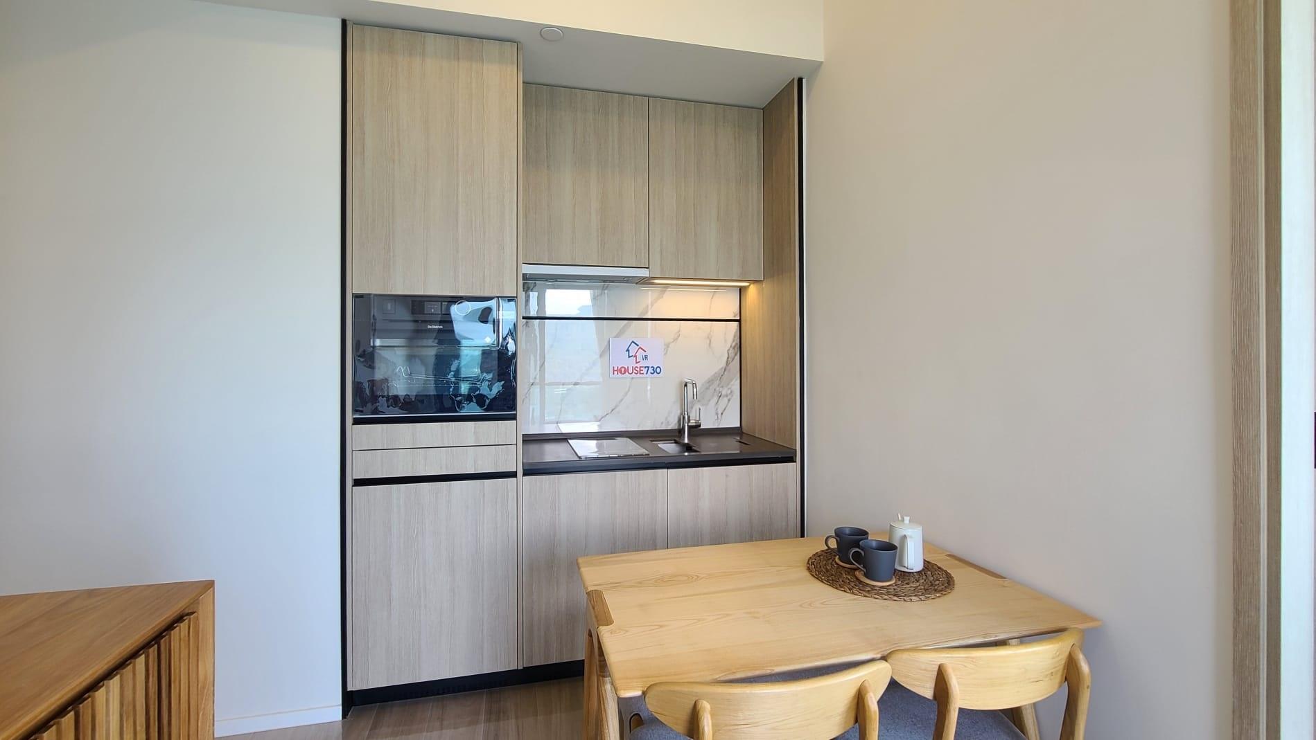 大廳旁邊的開放式廚房的電器,選用法國皇室御用品牌De Dietrich系列。