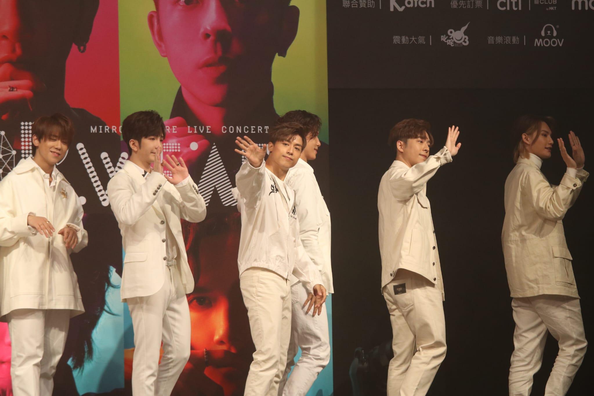 大會未有安排MIRROR表演,之後12子便步回後台。