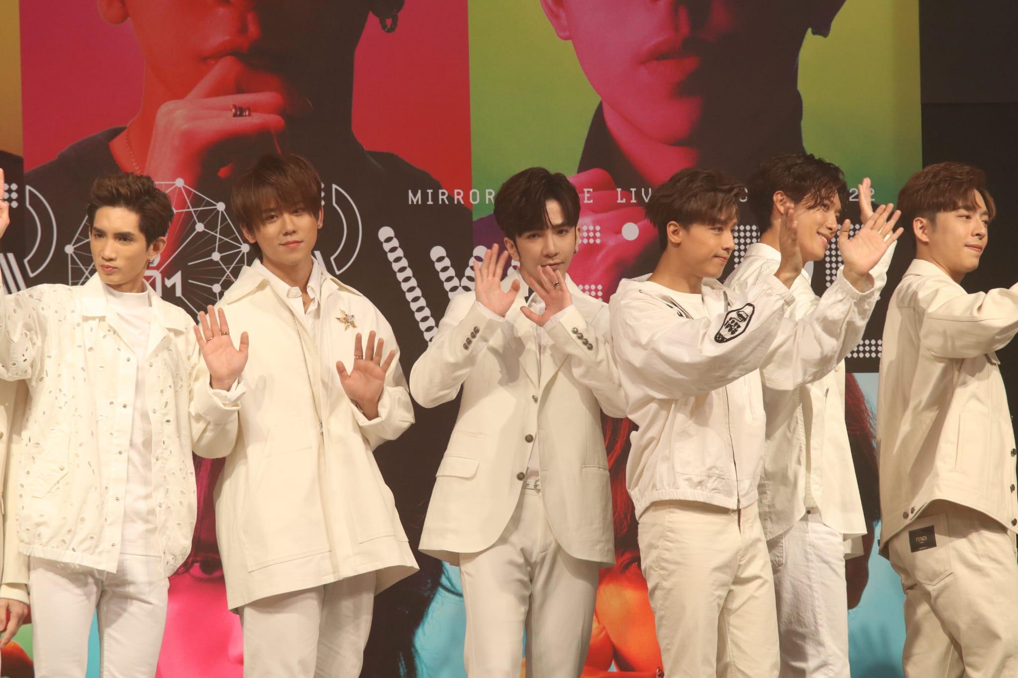 大會未有安排MIRROR表演,之後12子便步回後台。(林俊源攝)