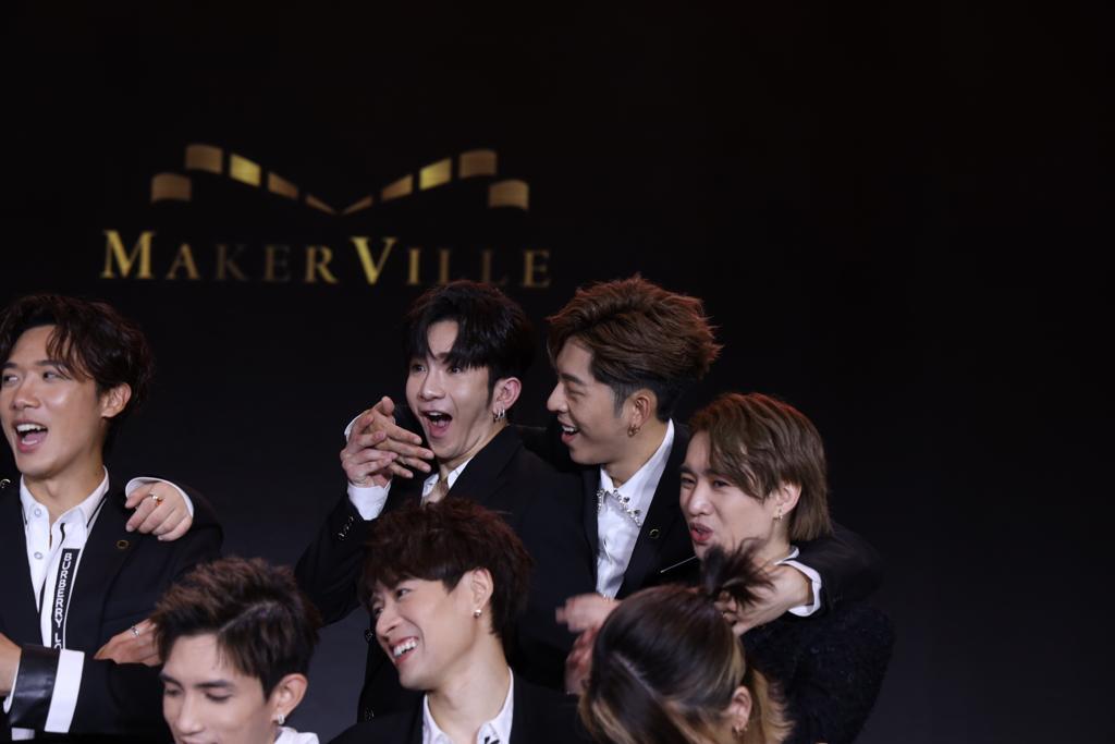 Jer指Edan拍《i.SWIM》時,經常Share除衫相。(關樂欣攝)