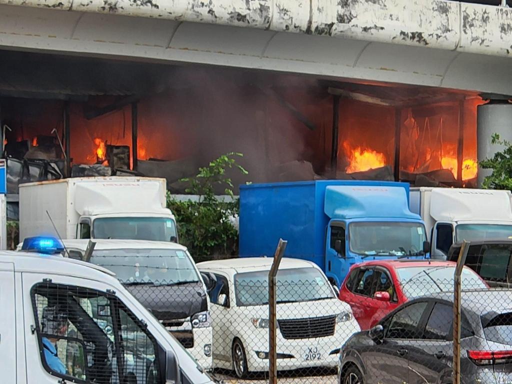 荃灣海角街地盤三級火。