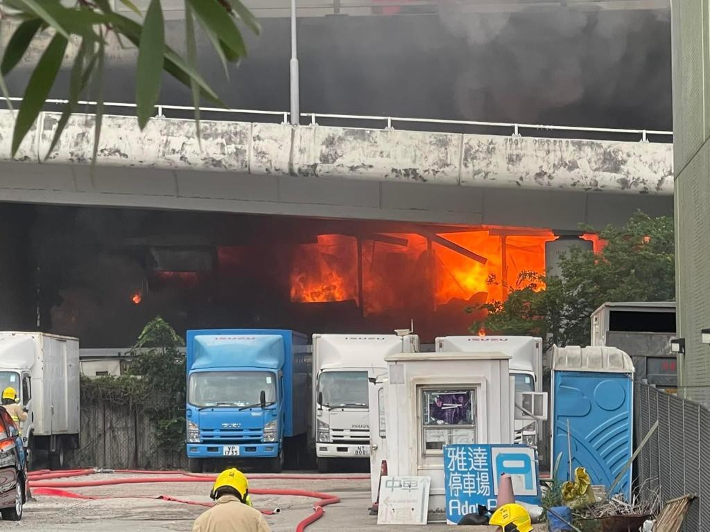 荃灣海角街地盤三級火。