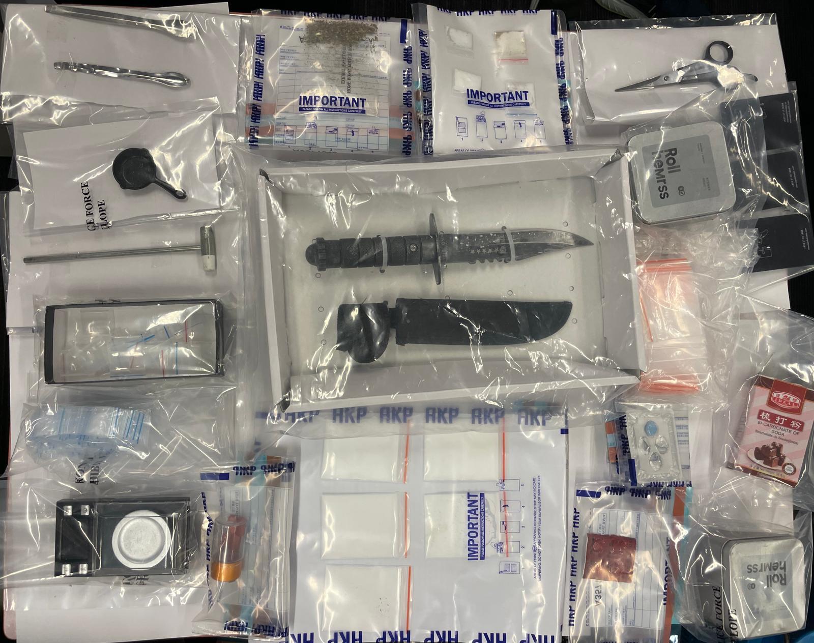 警突擊搜查廣東道一間酒店 拘3人涉藏毒販毒檢軍刀毒品