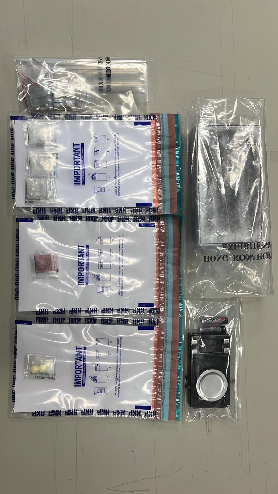 警突擊搜查廣東道一間酒店 拘3人涉藏毒販毒檢軍刀毒品