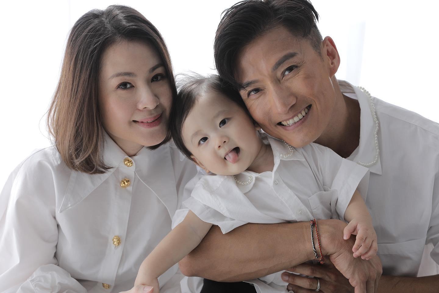 陳山聰家有賢妻Apple和精靈可愛的兒子Jaco,樂也融融。(陳山聰FB)