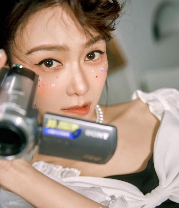 Fiona晒出新相,回復昔日樣貌。