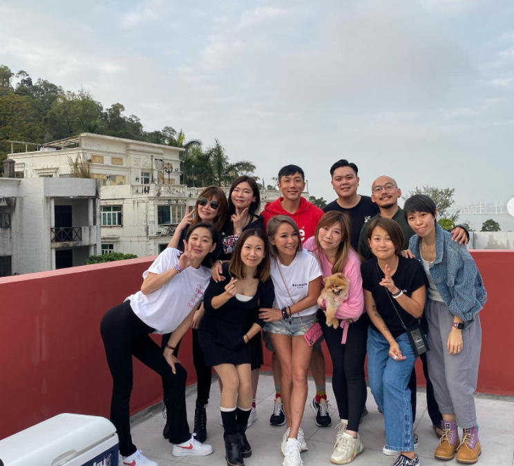 洗米嫂上月出席朋友聚會。