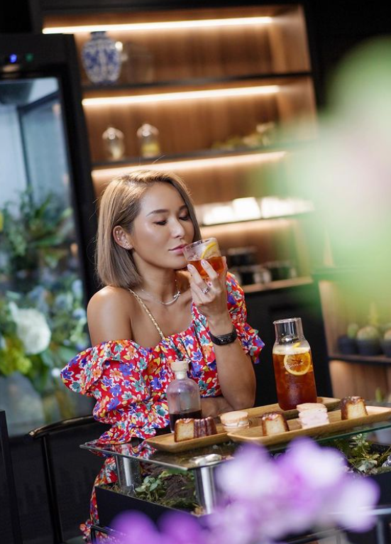 洗米嫂依舊明艷照人。