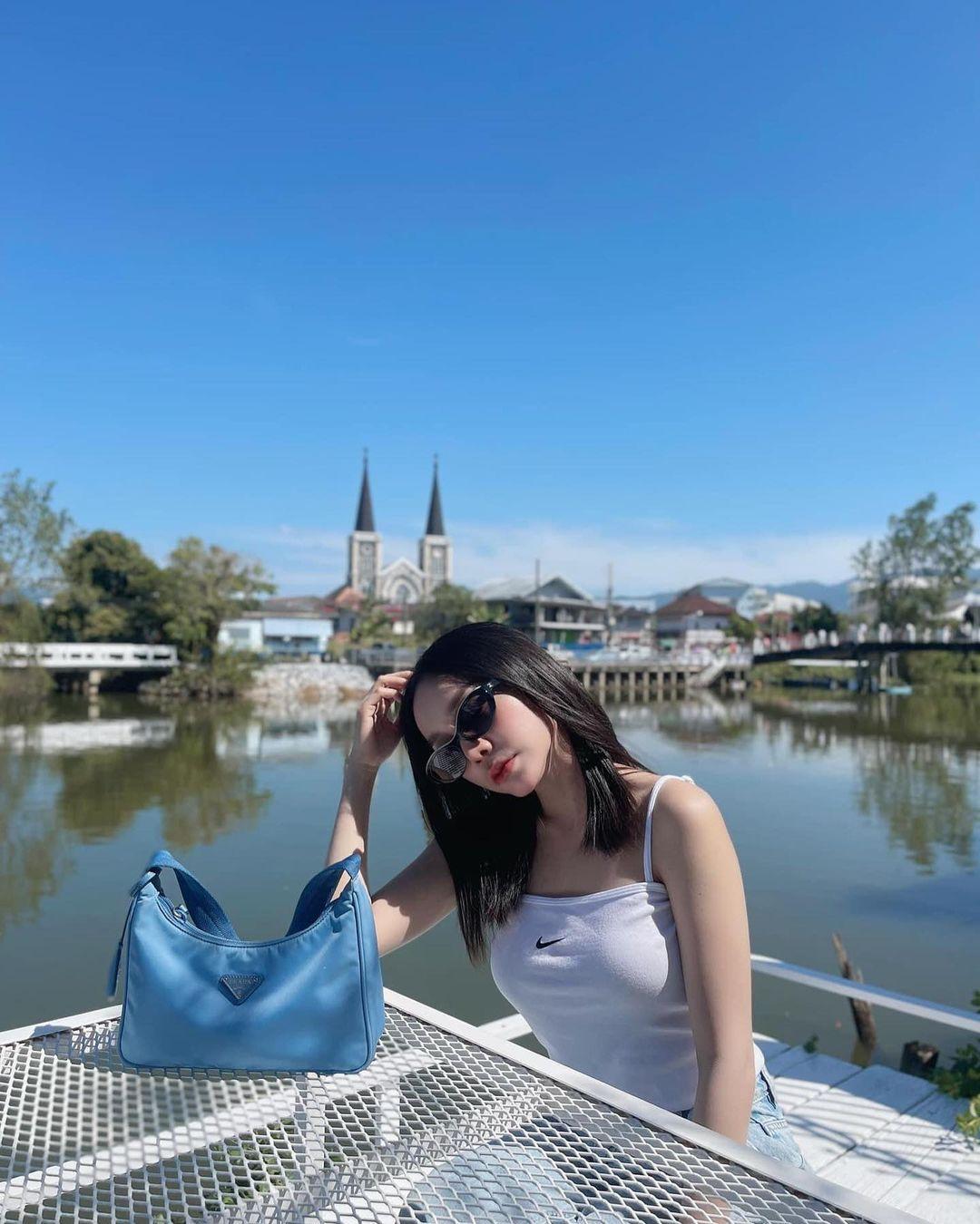 Prada Re-Nylon Re-Edition 2000 mini-bag (instagram @r_muayly)