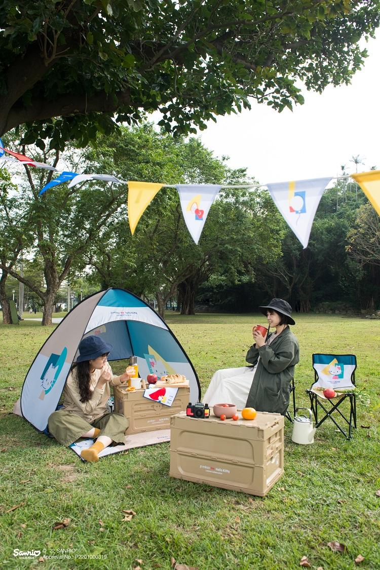 【限定聯名】Pinkoi x Hello Kitty 戶外折疊帳篷 $412(7折,原價 $588) 【限定聯名】Pinkoi x Hello Kitty 折疊收納箱 $412 (7折,原價 $588)
