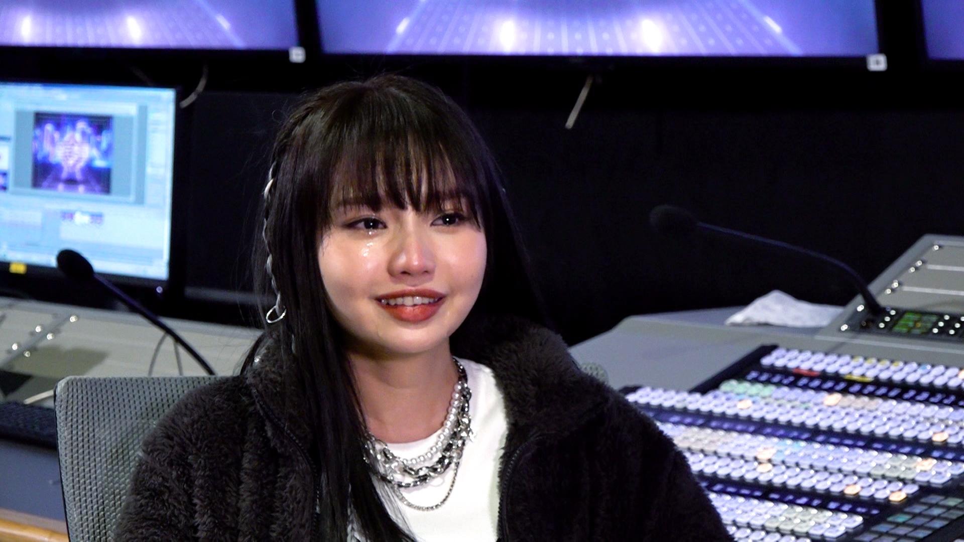 Day於16歲時曾設定3年追夢限期,估不到於19歲加入COLLAR出道。