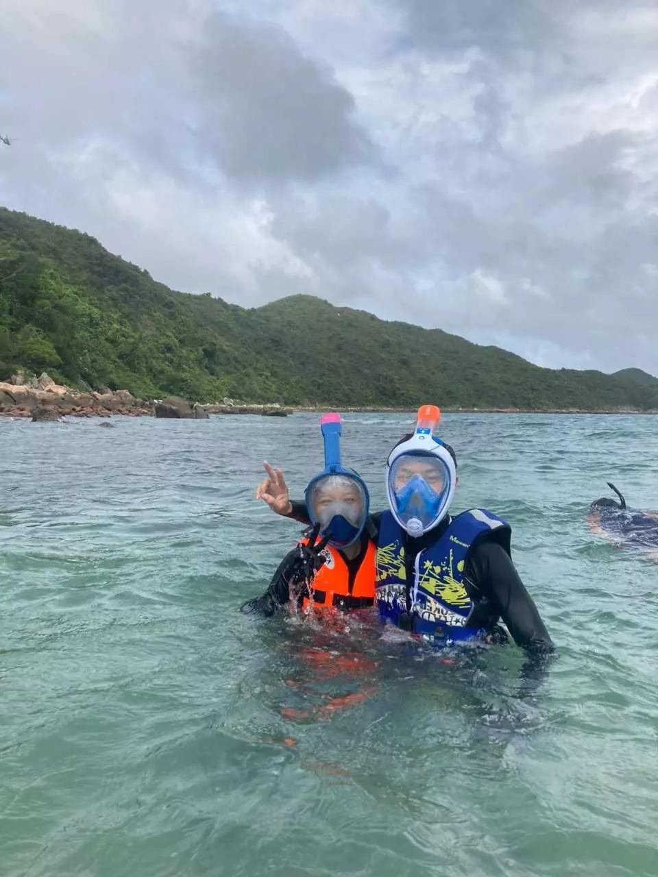 與好友或家人一起體驗浮淺活動