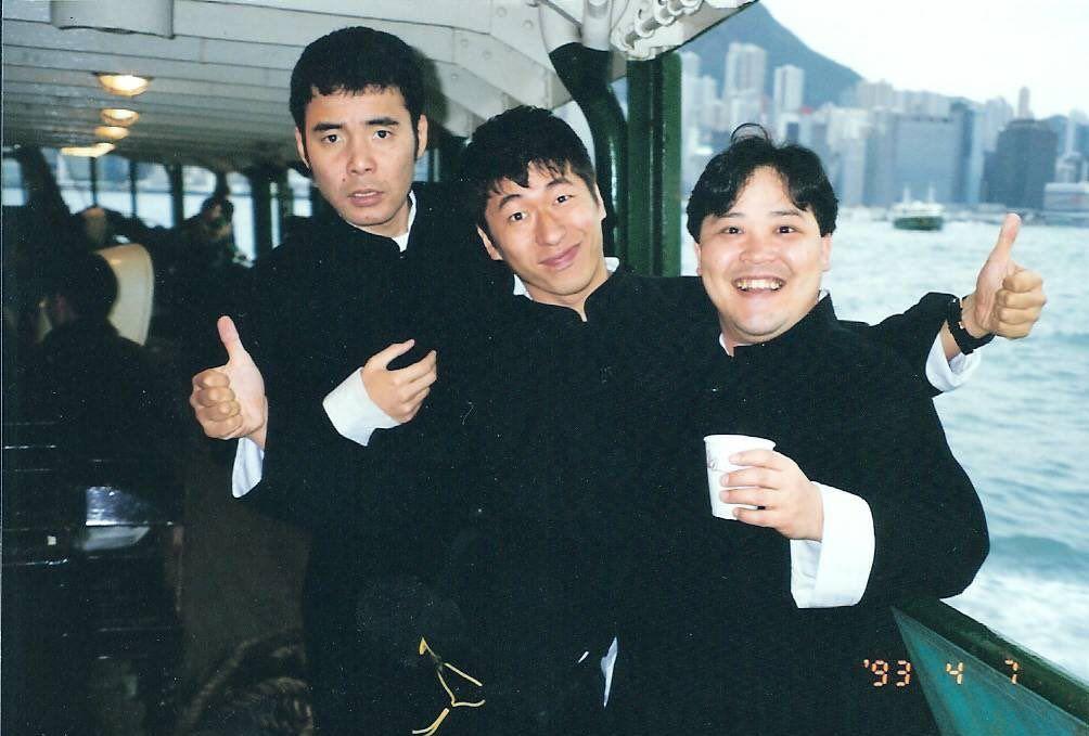 上島龍兵於80年代入行,是搞笑組合「鴕鳥俱樂部」成員。