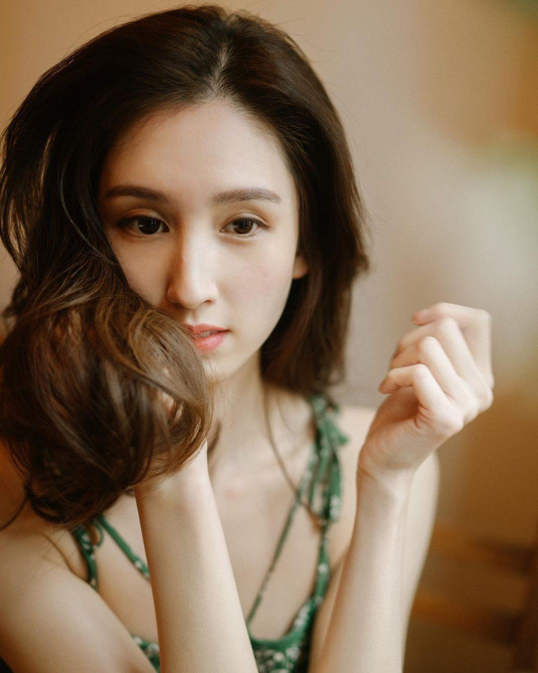 何天兒(前名何傲兒、IG圖片)