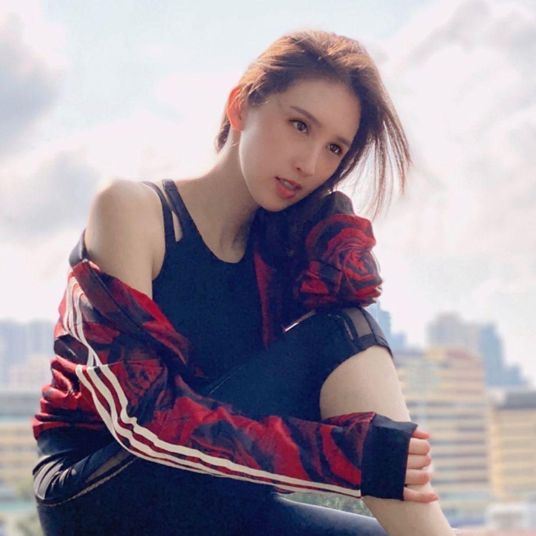 何天兒(前名何傲兒、IG圖片)