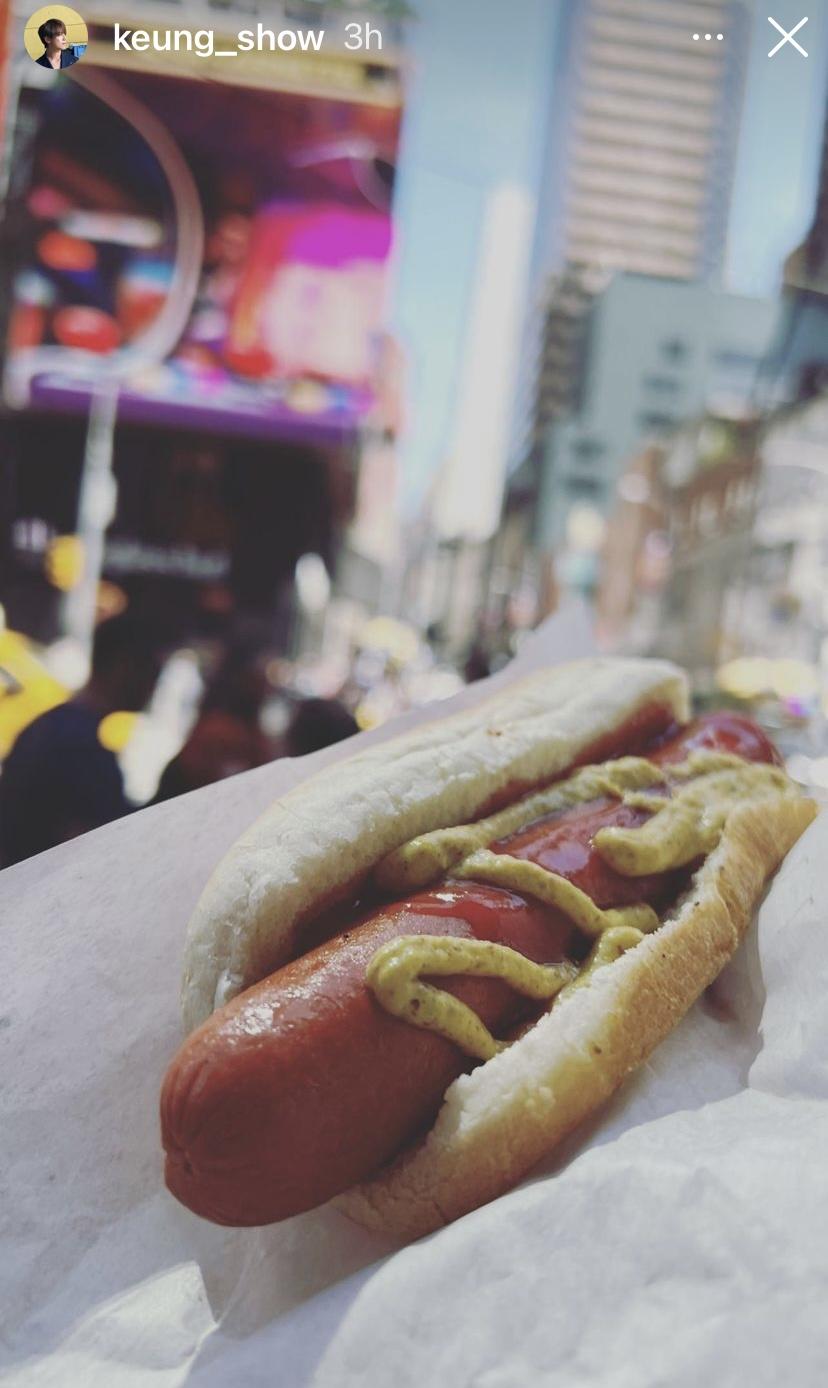 來到美國,姜濤當然要食熱狗。