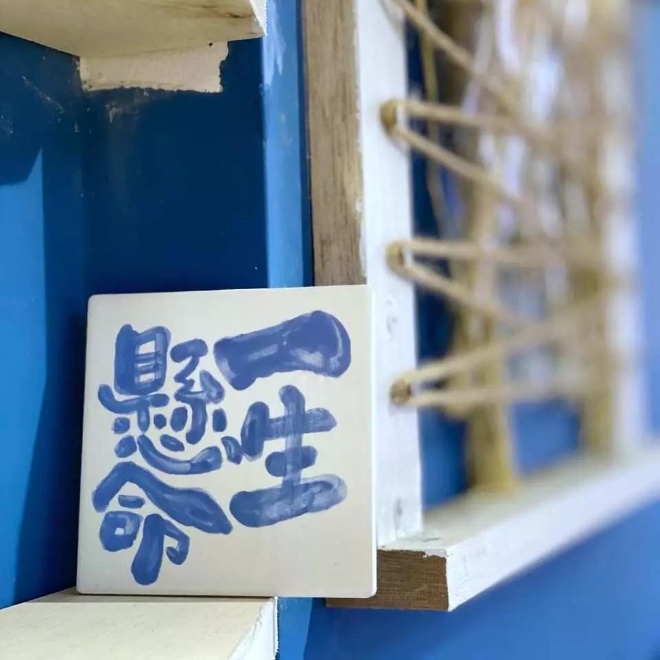 導師會以簡單說明教授日本傳統瓷器繪制方式。