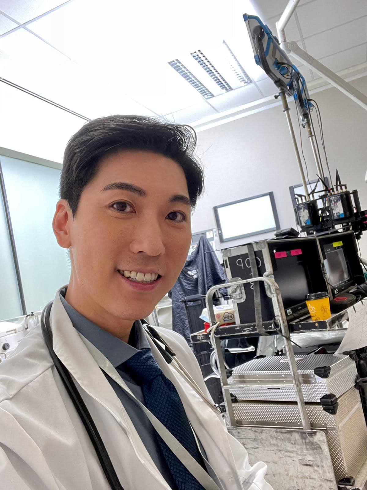 本身醫科畢業的郭田葰在TVB13年,多演醫牾角色,深入民心。