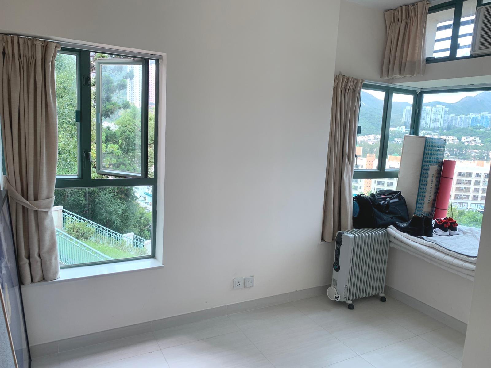 其中一間睡房設有兩個大窗,光猛、通爽又舒服。