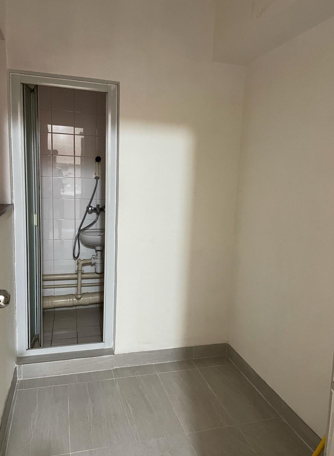 單位設有工人套房,同樣經過翻新。