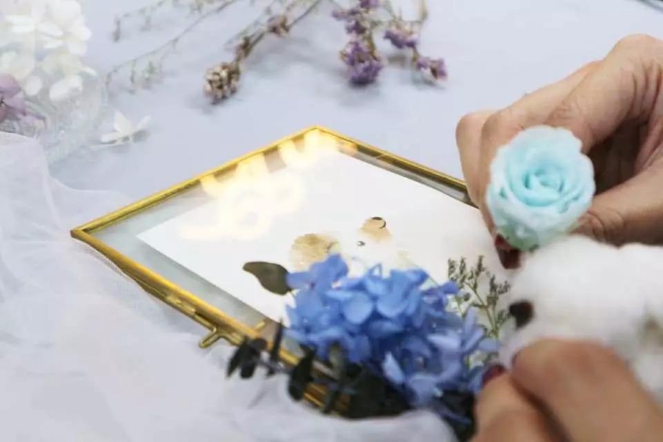 採用產地日本及中國的花製成的保鮮花及乾花