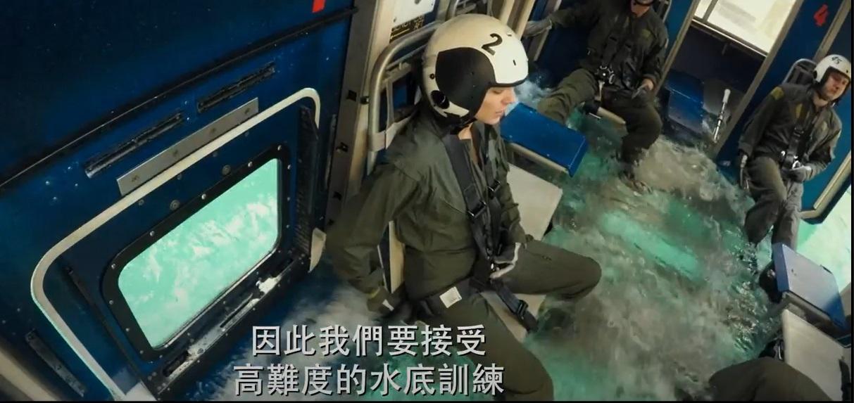 所有戰機師演員均需接受由湯告魯斯親自策劃特訓,包括飛行和水底訓練。