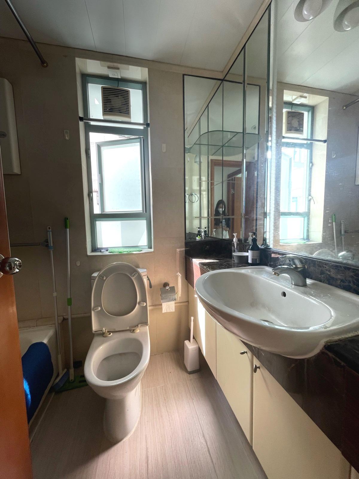 浴室設有窗戶,非「黑廁」,通爽實用。