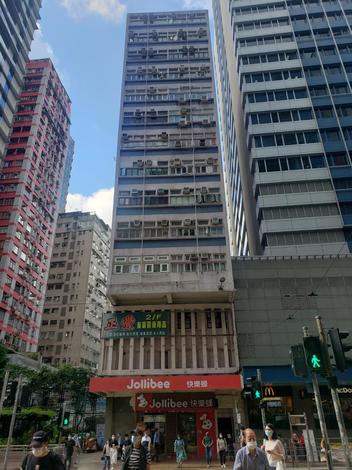 鄧成波家族持有的灣仔軒尼詩道商住大廈1樓寫字樓單位,近日以1,428萬沽出,持貨16年升值約612萬。