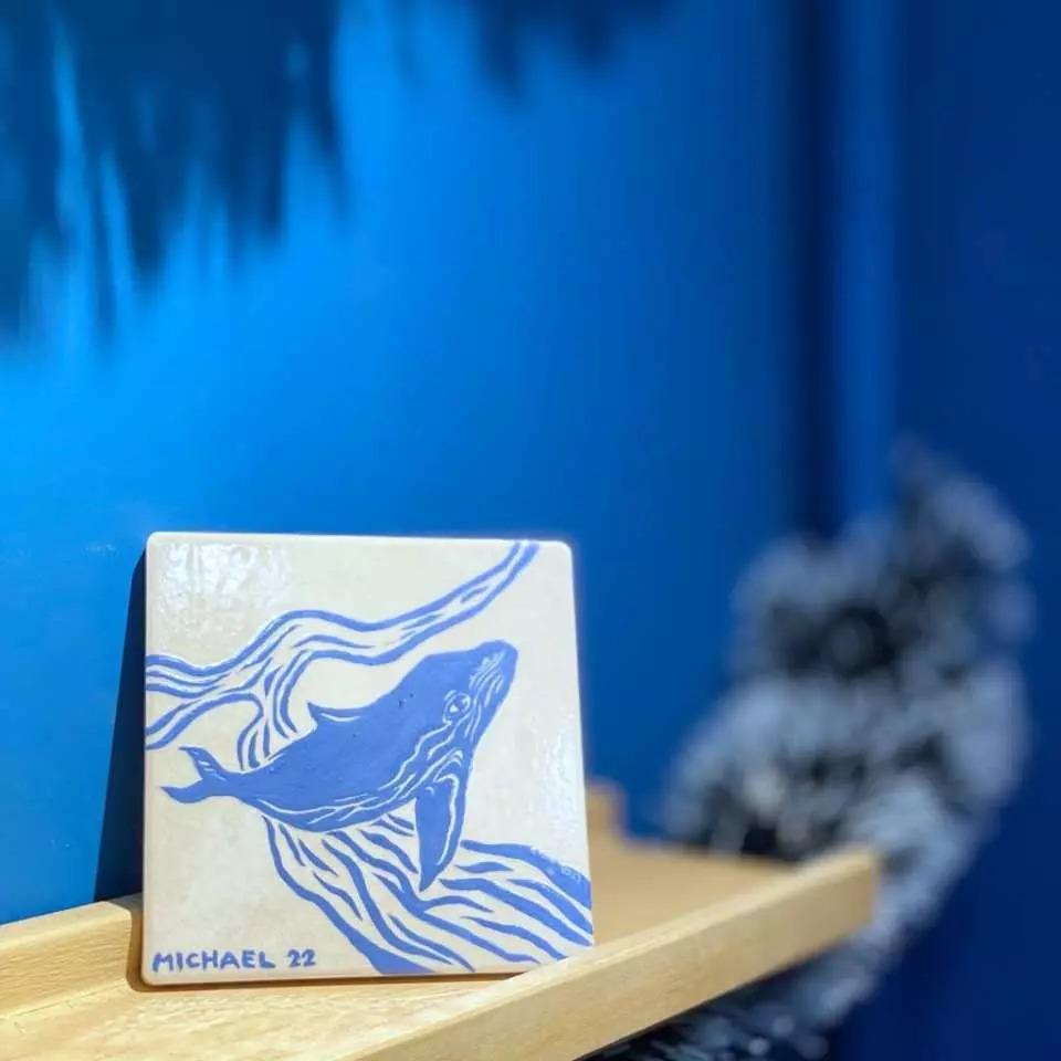 瓷磚為實制可用於牆面之瓷磚,為你的空間貼上一塊親手繪制之瓷磚增添個人特色。