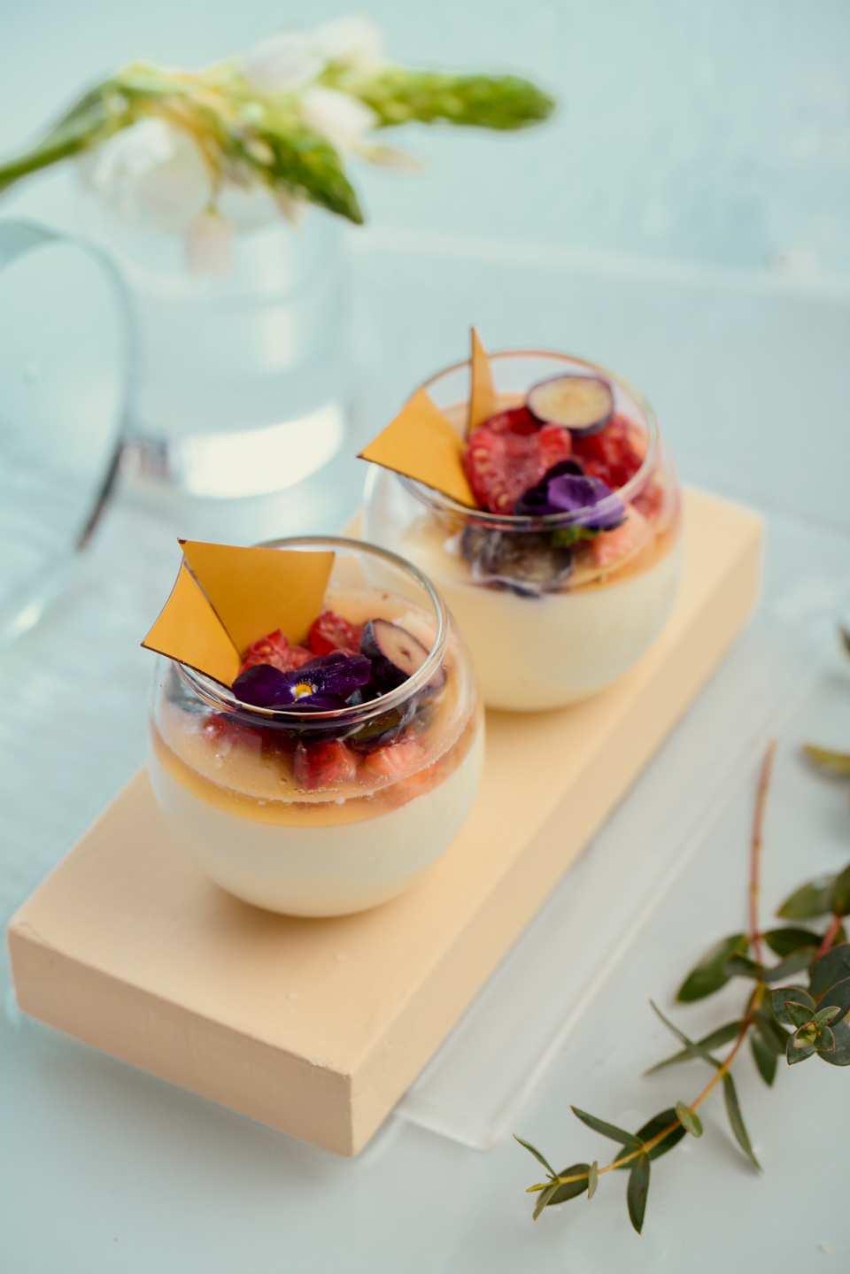 白朱古力雲呢拿奶凍伴麥蘆卡蜂蜜雜莓