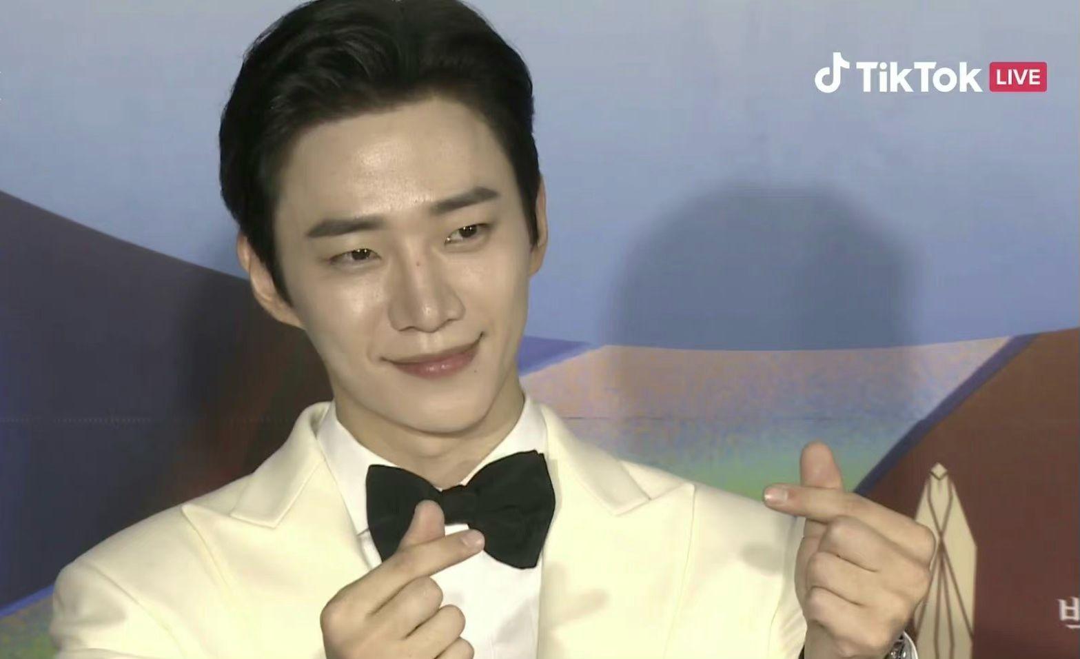 《衣袖紅鑲邊》李俊昊