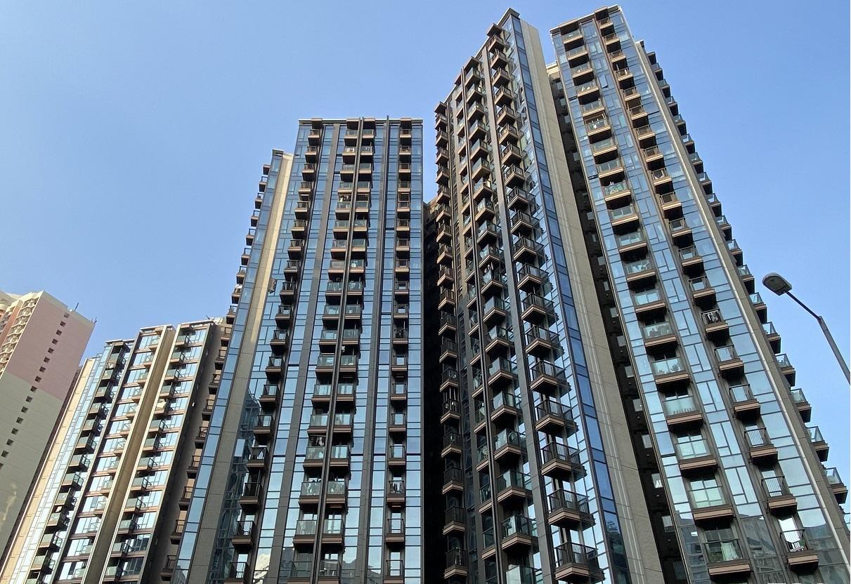 皓畋鄰近港鐵何文田站,以「都市庭園」為屋苑設計風格,著重自然採光及通風,屋苑設有面積約35,715方呎住客會所,當中包括3個游泳池,以及約有141,668方呎的戶外綠化空間及其他康樂設施。