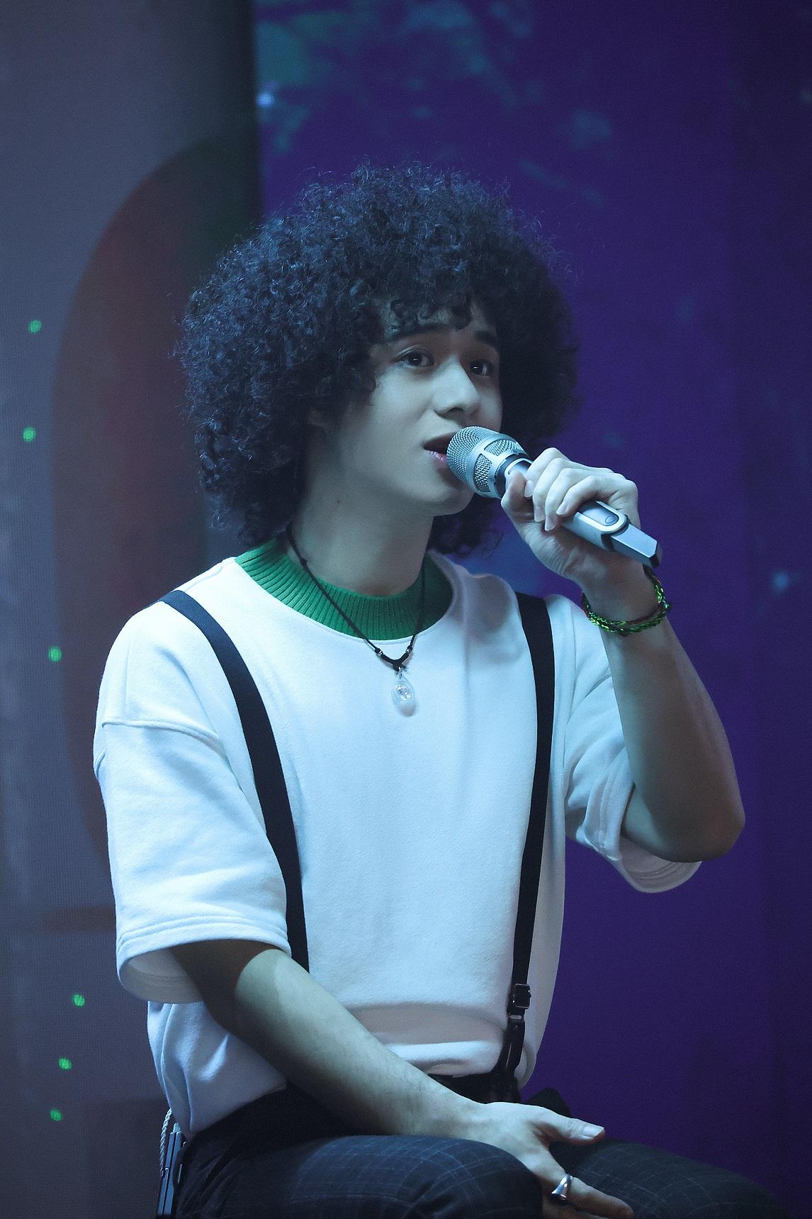 Mike在《聲牾不息》盡顯唱功,人氣急升。