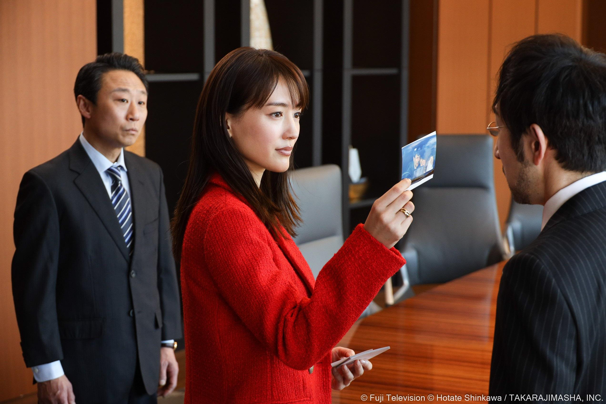 綾瀨遙在新劇飾演見錢開眼的精英律師。