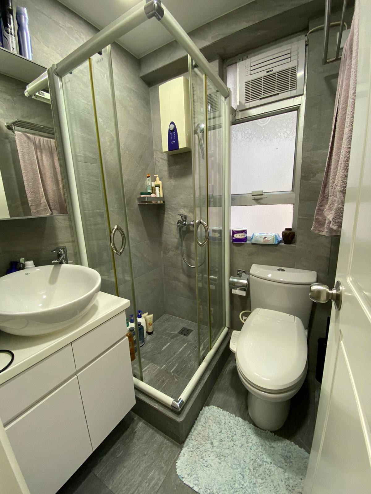 浴室裝修新淨美觀,設有窗戶,非「黑廁」。