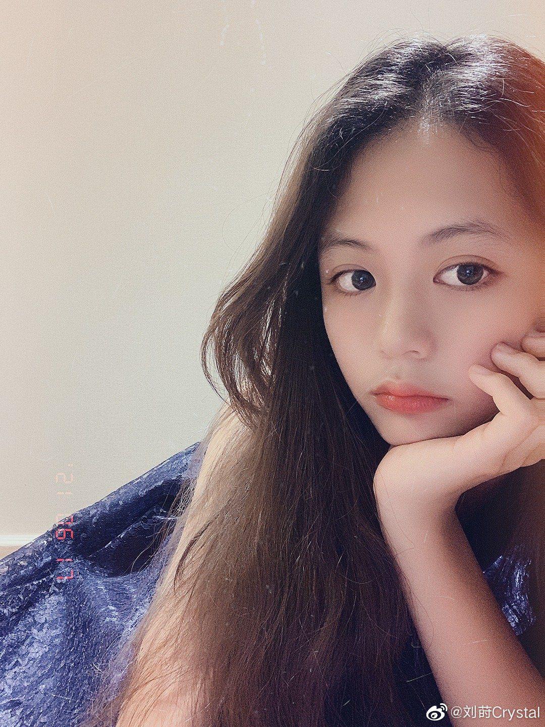 媽咪翁虹認為囡囡的現代時裝感較強。