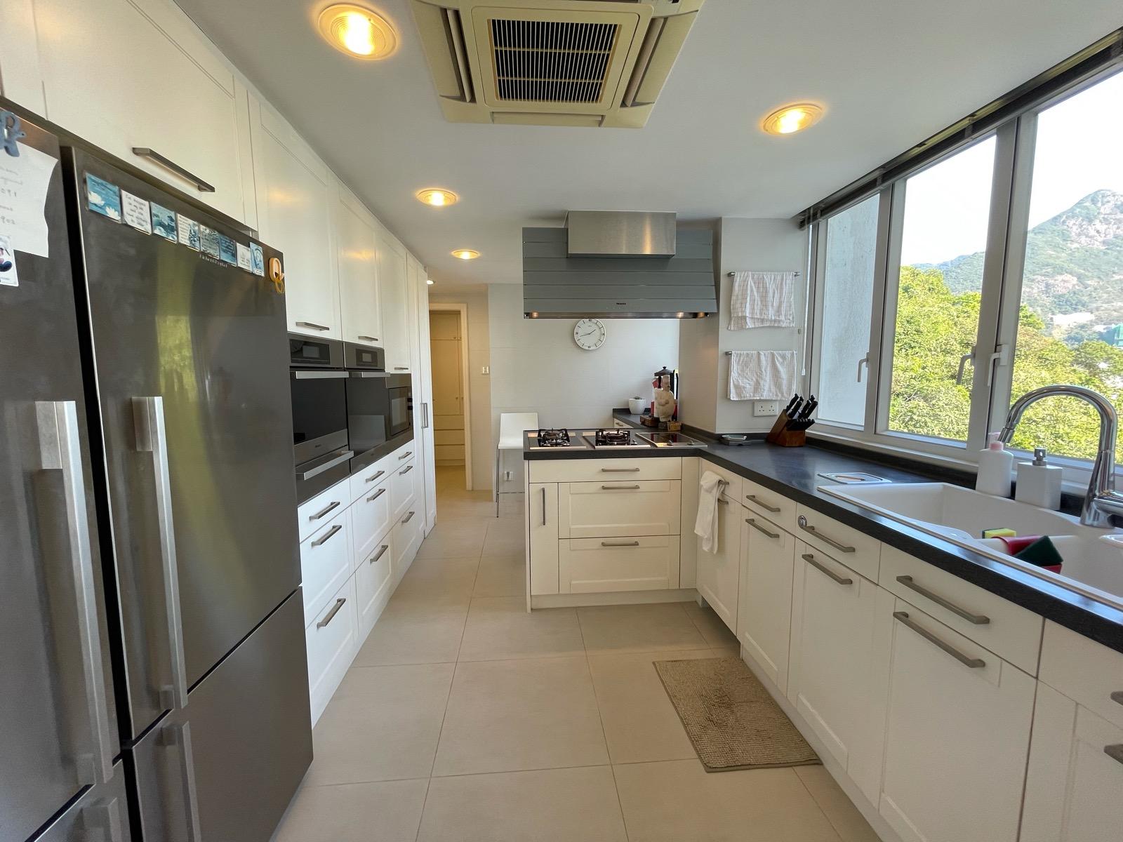 望著開揚翠綠的山景下廚,感覺份外療癒。